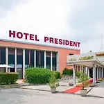 Hotel Grand President 4*