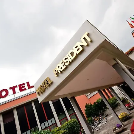 فندق Grand President 4*