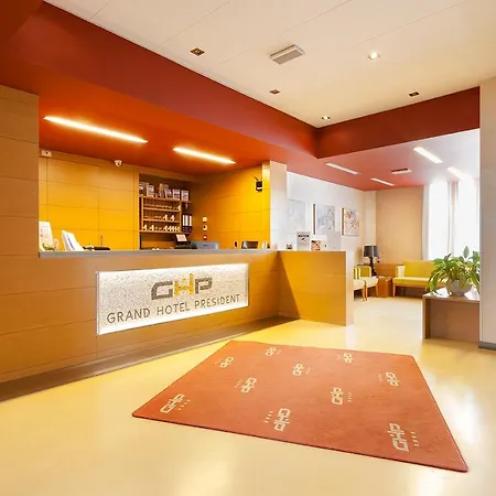 فندق Grand President 4*