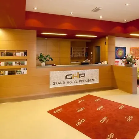 Grand President فندق