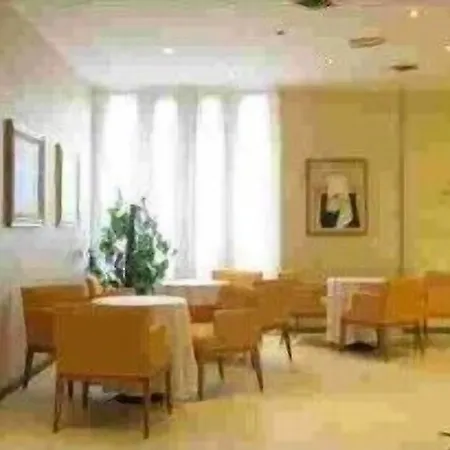 Grand President فندق