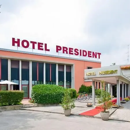 فندق Grand President 4*