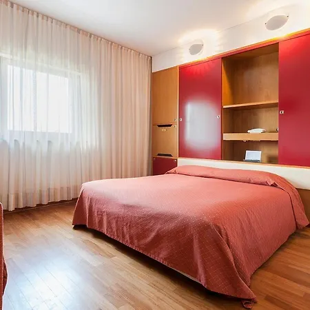 فندق Grand President 4*