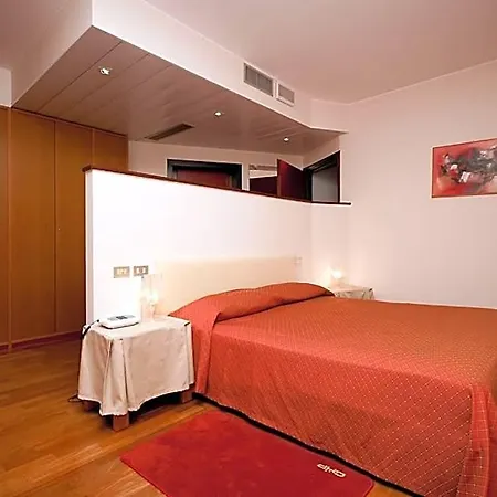 Grand President Hotel 4*