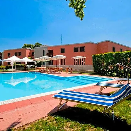 Grand President Hotel 4*